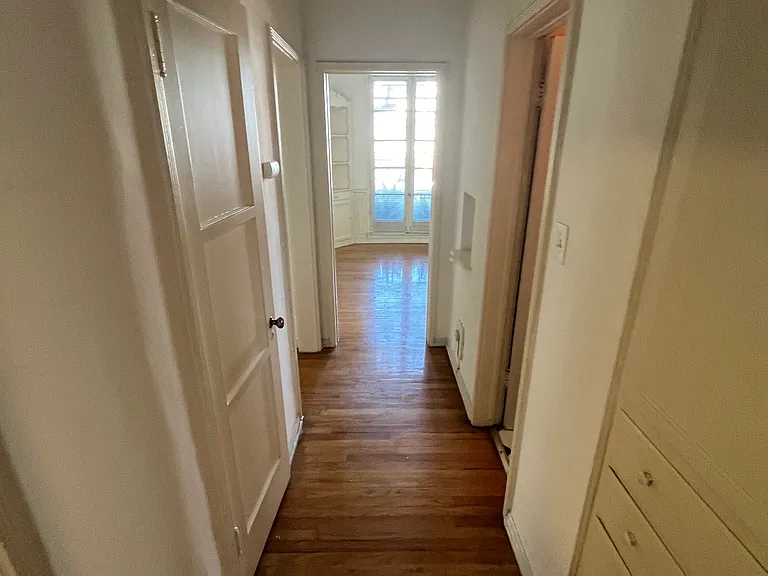 141 1/2 S Sweetzer Ave — Photo 18