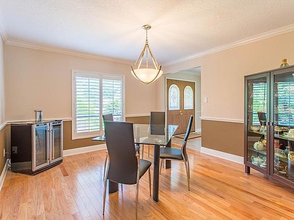 4th image of 676 Riverpark Cir