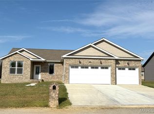 359 Sleeping Indian Dr, Freeburg, IL 62224