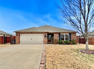 604 W Gillian Ave, Rogers, AR 72758