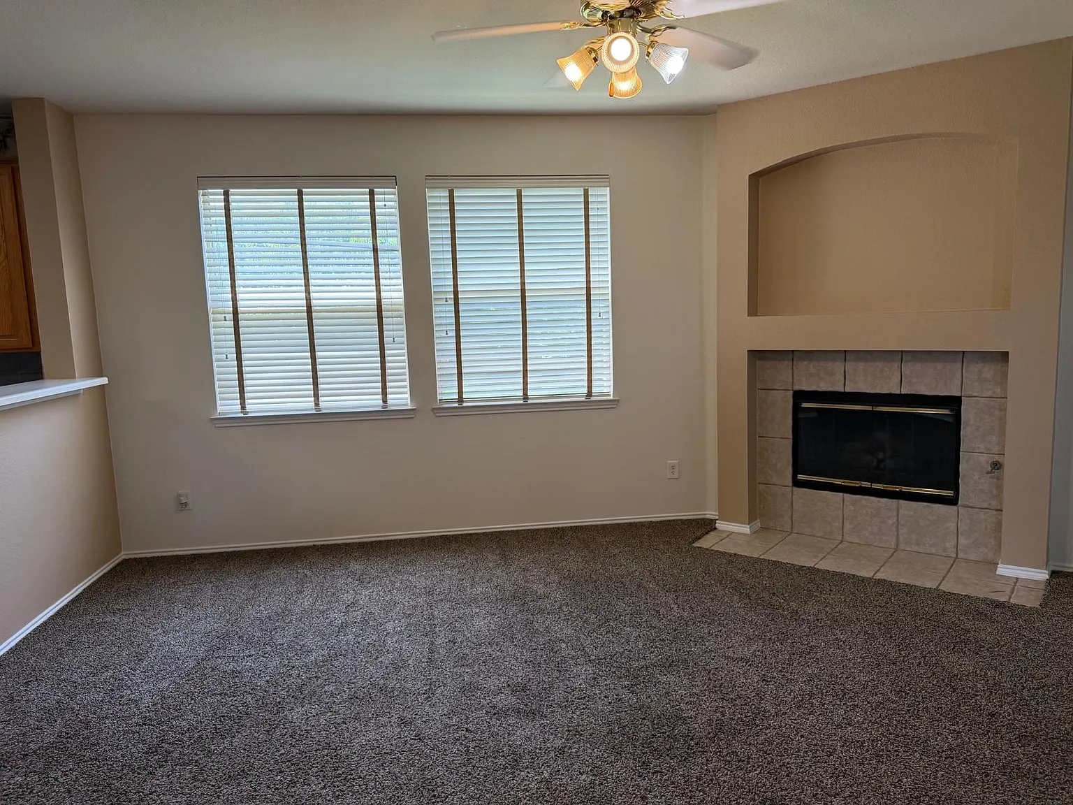 3 bed, 2279 sqft, $2,650 — Photo 4