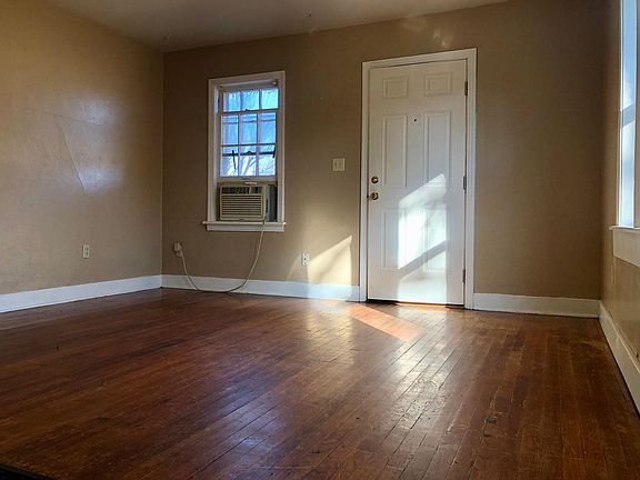 2nd image of 505 W 8th Ave