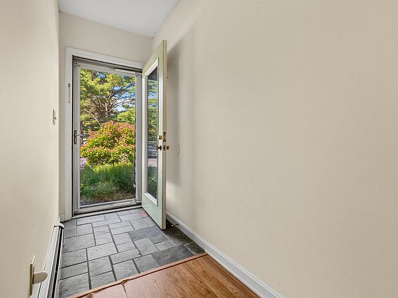 2nd image of 40 Wolf Road Unit 14