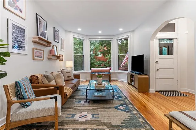 3 bed, $4,995 — Photo 4