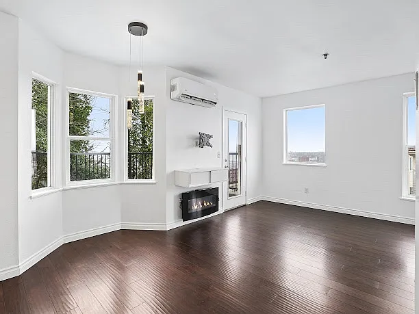 423 NW Uptown Ter — Photo 4