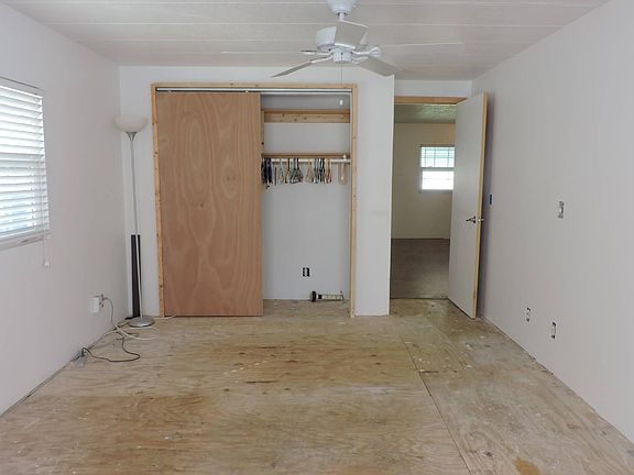 4th image of 124 Congress St