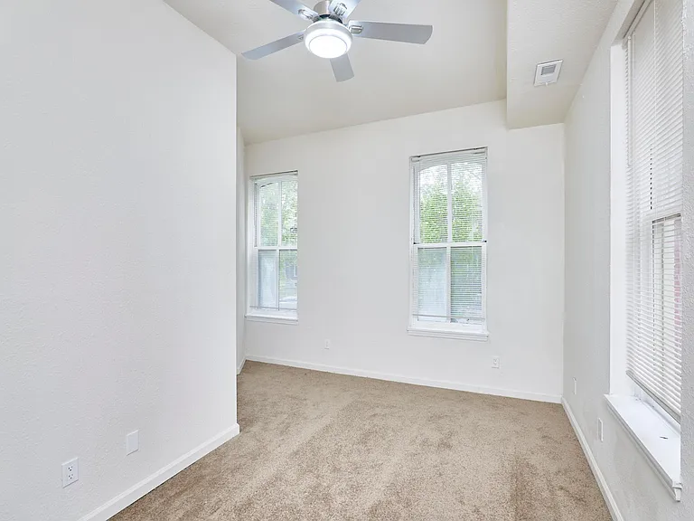 1421 N Park Pl — Photo 25