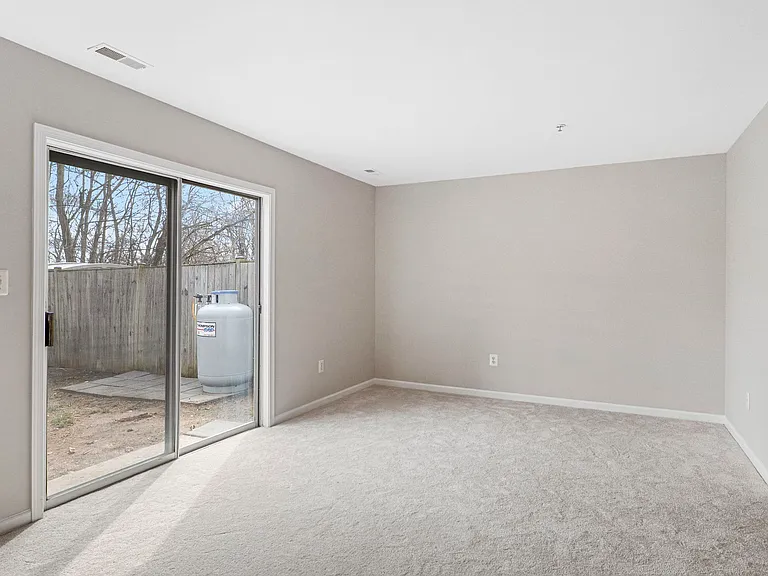 946 Monet Dr — Photo 9