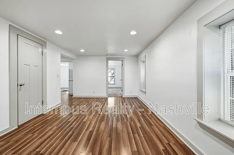 2 bed, 1.0 bath, 889 sqft, $1,497 — Photo 1