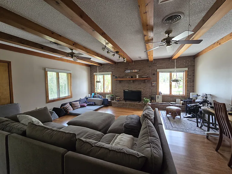190 N Oxford Dr — Photo 19