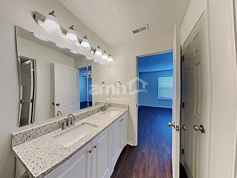 10890 Clear Spring Dr — Photo 12