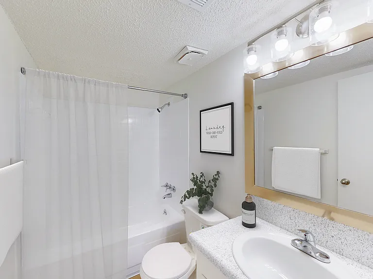 Riviera Apartments — Photo 15