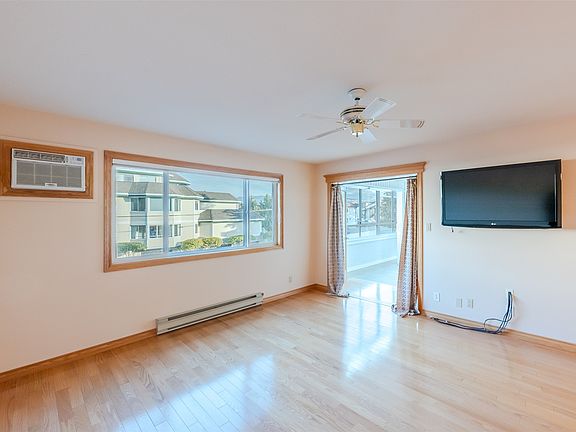 2nd image of 195 Warren Ave W #204