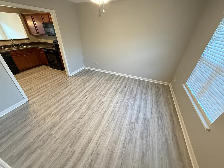 4026 Cody Dr — Photo 2
