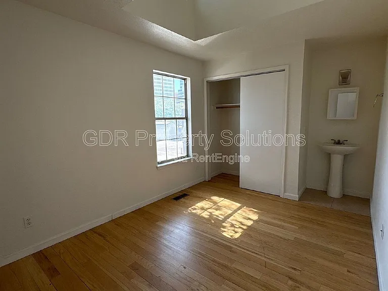 704 Fruit Ave NW — Photo 9
