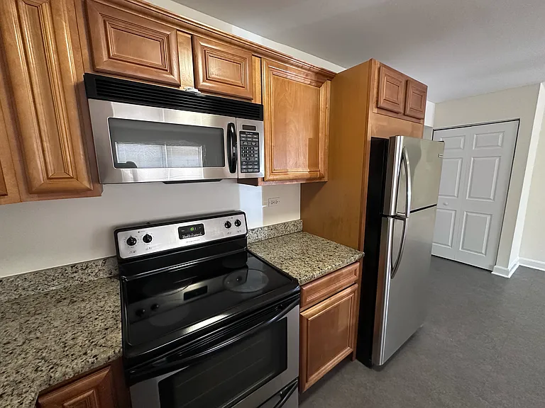 1004 Des Plaines Ave — Photo 11