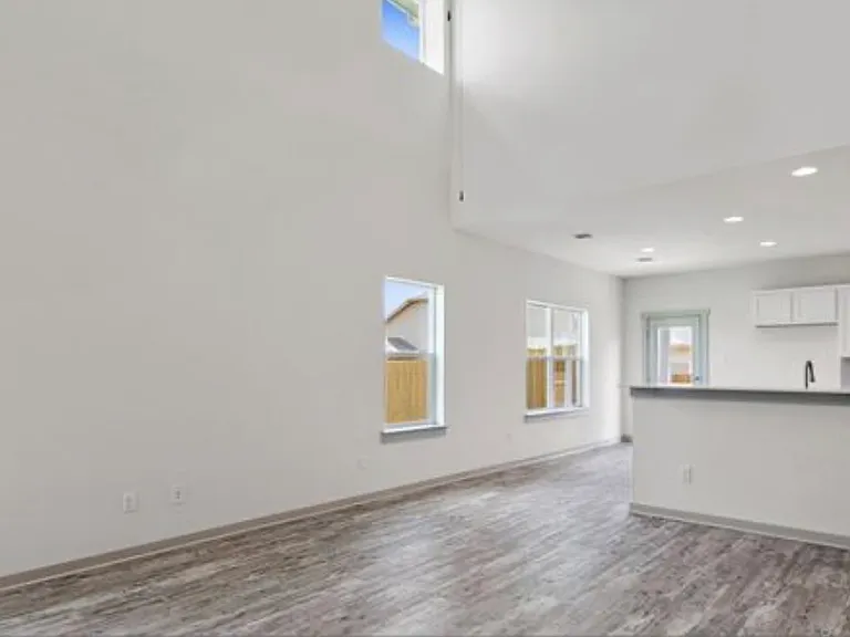 10912 Meris Ln — Photo 9
