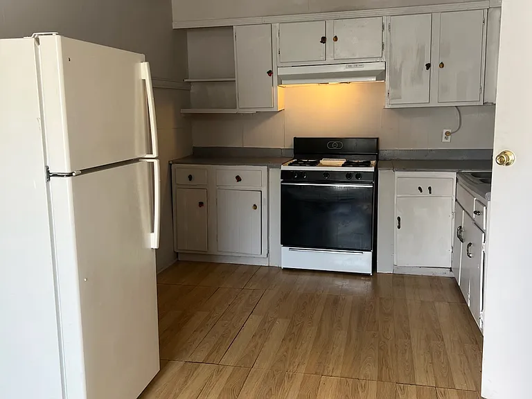 204 E Johnson Ave — Photo 14