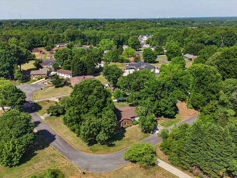 640 Summerest Ct — Photo 38