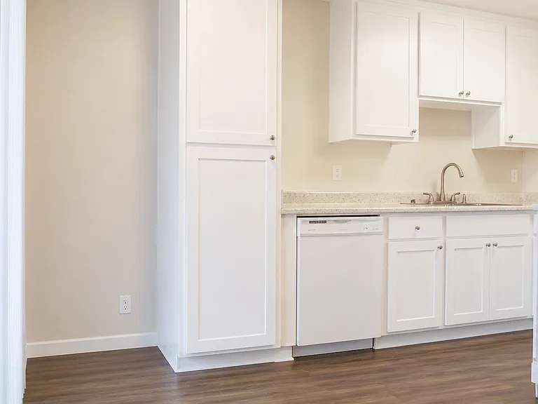 North Main Apartments — Photo 4