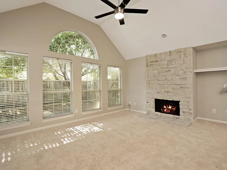 114 Midcrest Dr — Photo 16