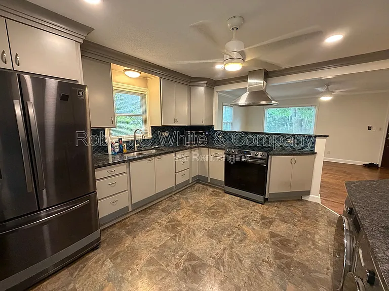 36 Pomeroy Ave — Photo 10