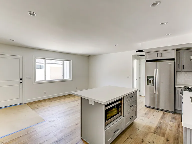 455 N Olive St — Photo 6