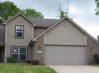 8915 Whispering Woods Dr, Fort Wayne, IN 46804