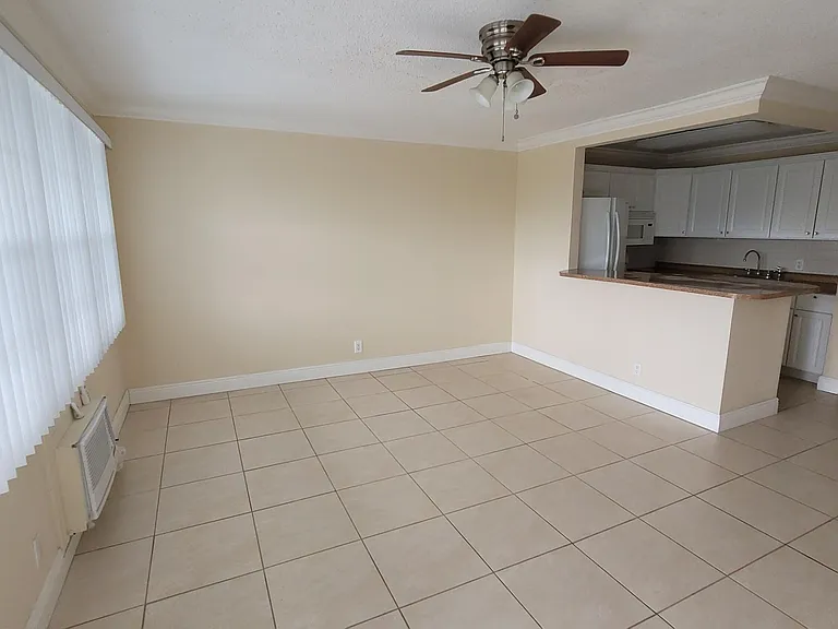 375 Camden Dr #P — Photo 3