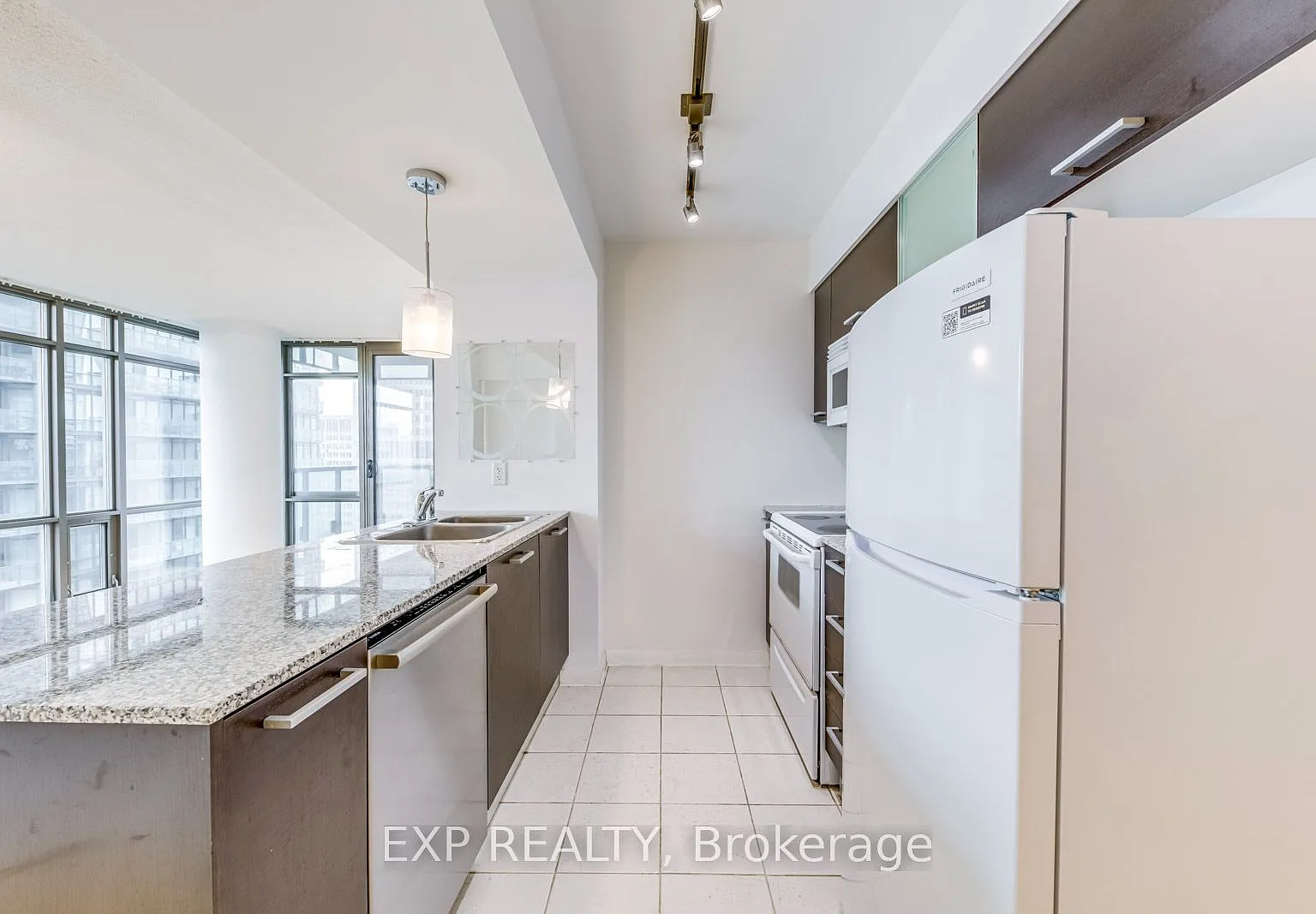 2 bed, $2,780 — Photo 4