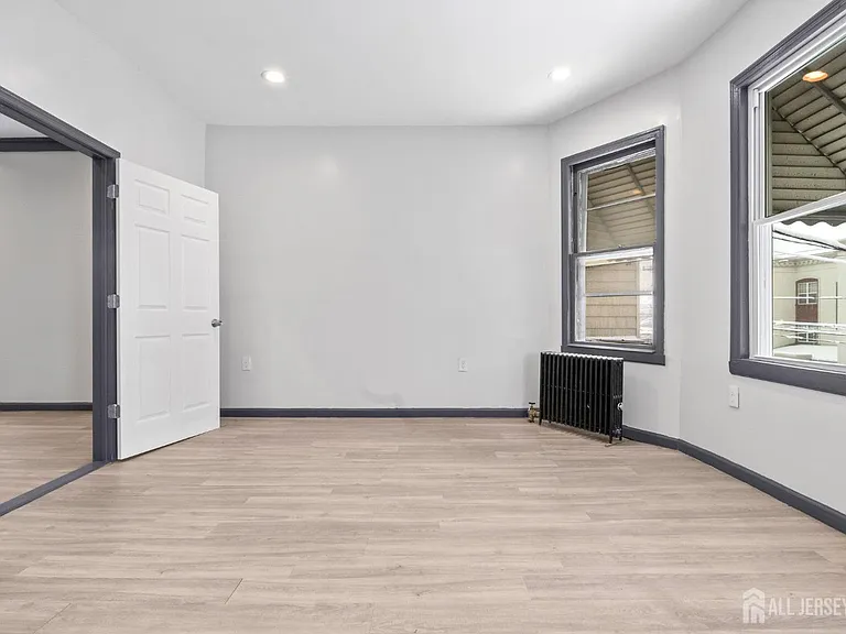 211 N 13th St #2 — Photo 16