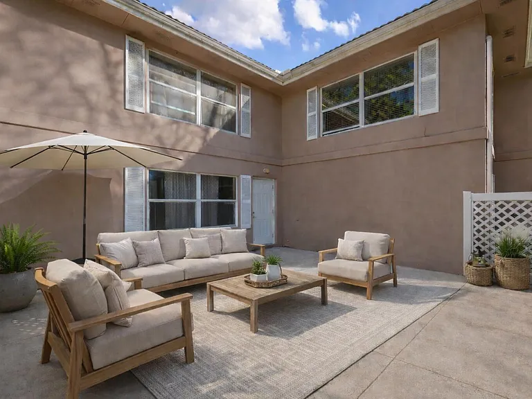 1945 Stratford Way — Photo 4