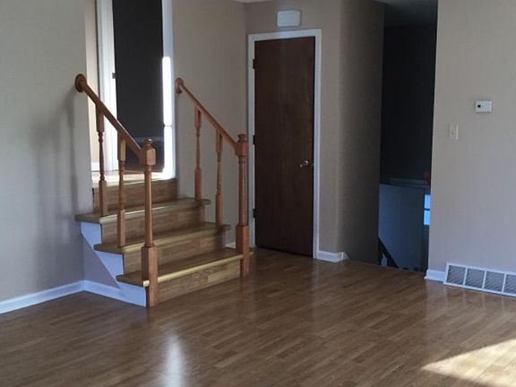 4th image of 2454 Gaynor Ave NW