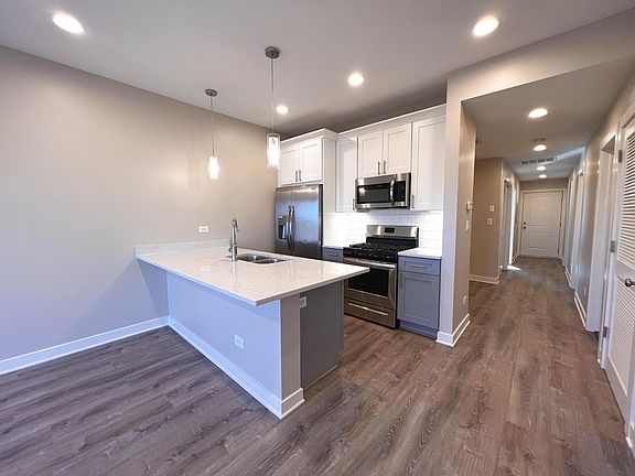 2nd image of 3603 W Ainslie St #11