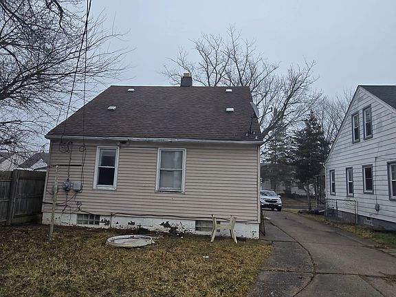 2nd image of 19611 Albion St