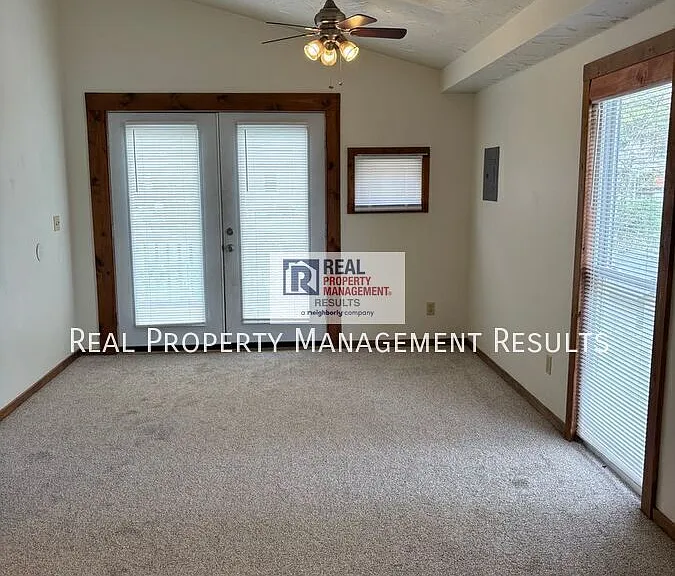 409 S Bosse Ave #B — Photo 2