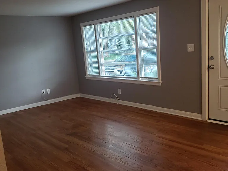 nice sized living room