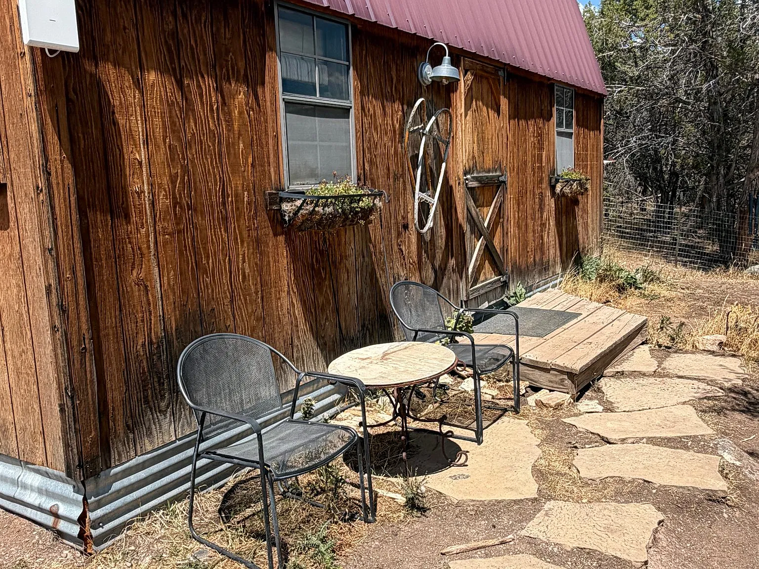 This darling cabin sits on an 80 acre ranch just 20 minutes to Carbondale. There is an indoor horse. — Photo 1