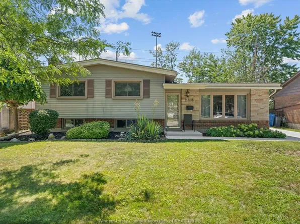 4235 Mitchell Cres, Windsor, ON N9G 2G1