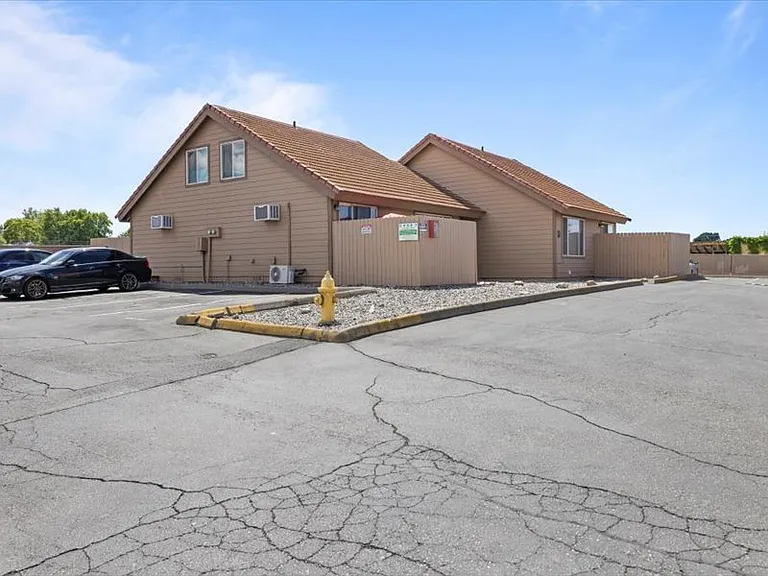 1025 W Entiat Ave #A4 — Photo 2