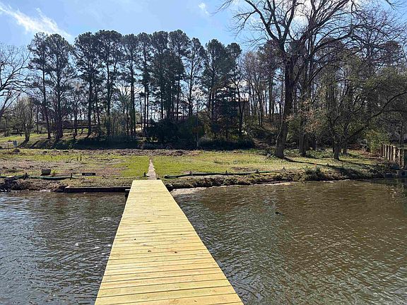 3rd image of 192 Rivers Dr