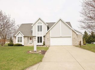 9616 W Cove Ct, Fort Wayne, IN 46804