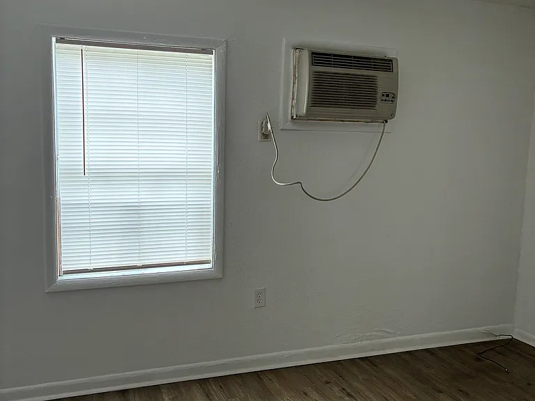 507 67th Ave N #5 — Photo 9