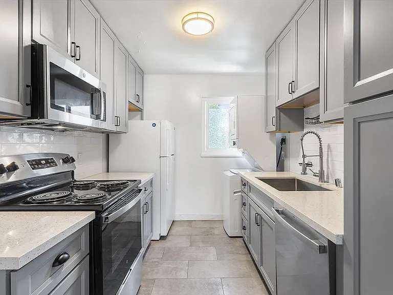 2238 Encinal Ave #C — Photo 8