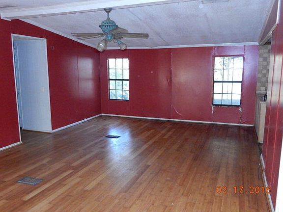 3rd image of 146 Lauren Ln