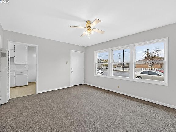 2nd image of 2027 Park St