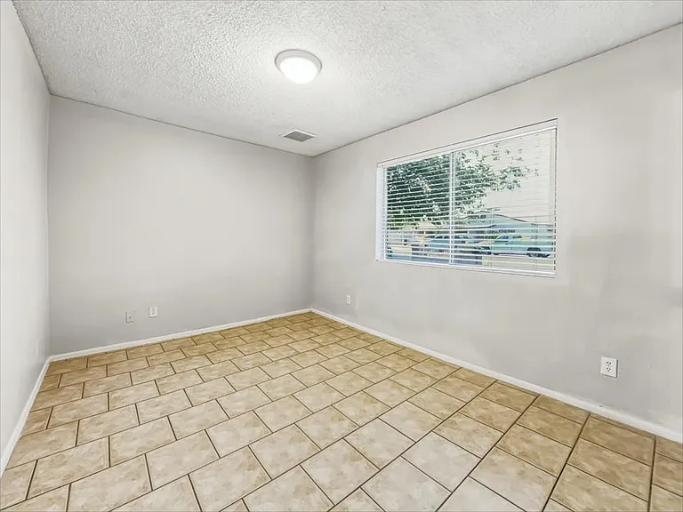 5921 W Hubbell St — Photo 11