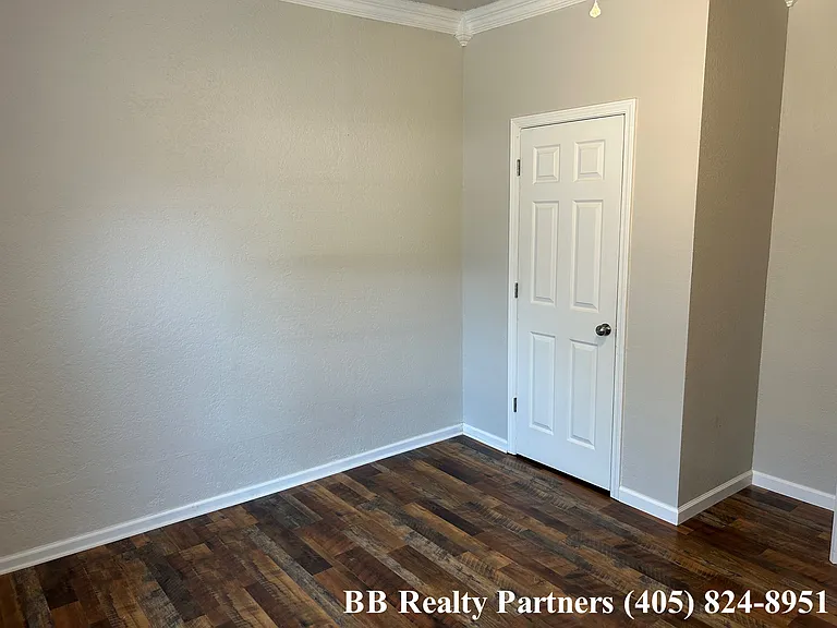 10 S Yorktown Ave — Photo 13