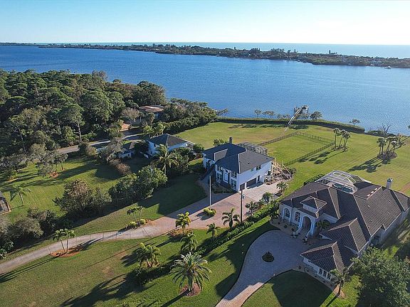 4th image of 1760 Bayshore Dr