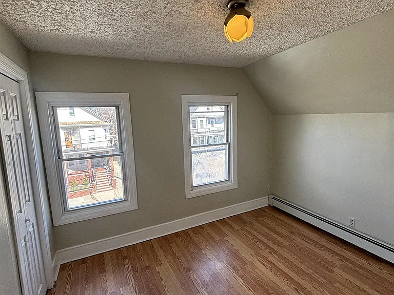569 Main St — Photo 11